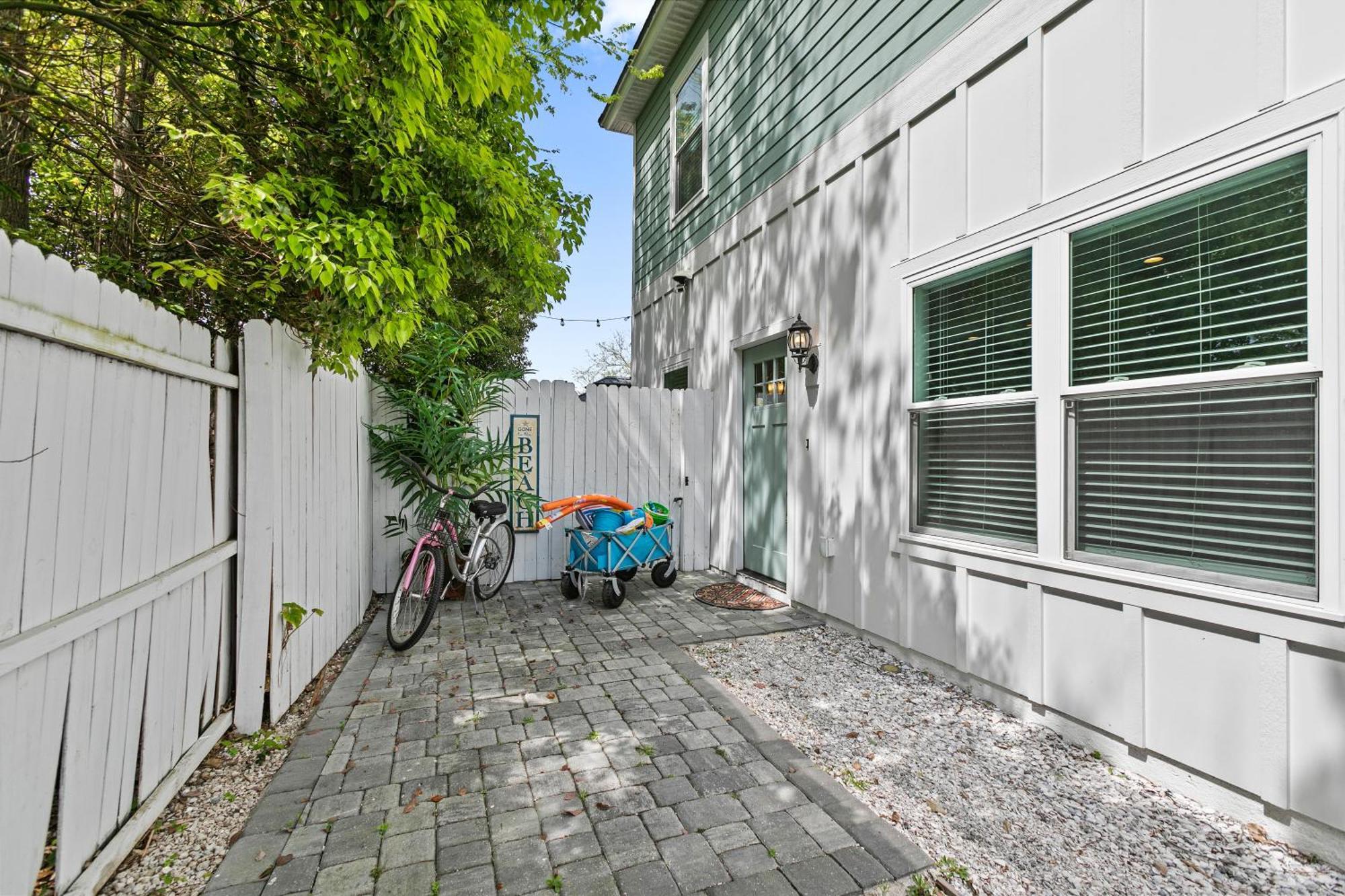 Few Steps To Ocean-4 Beach Cruisers & Free Parking & Private Backyard Jacksonville Beach Exterior foto